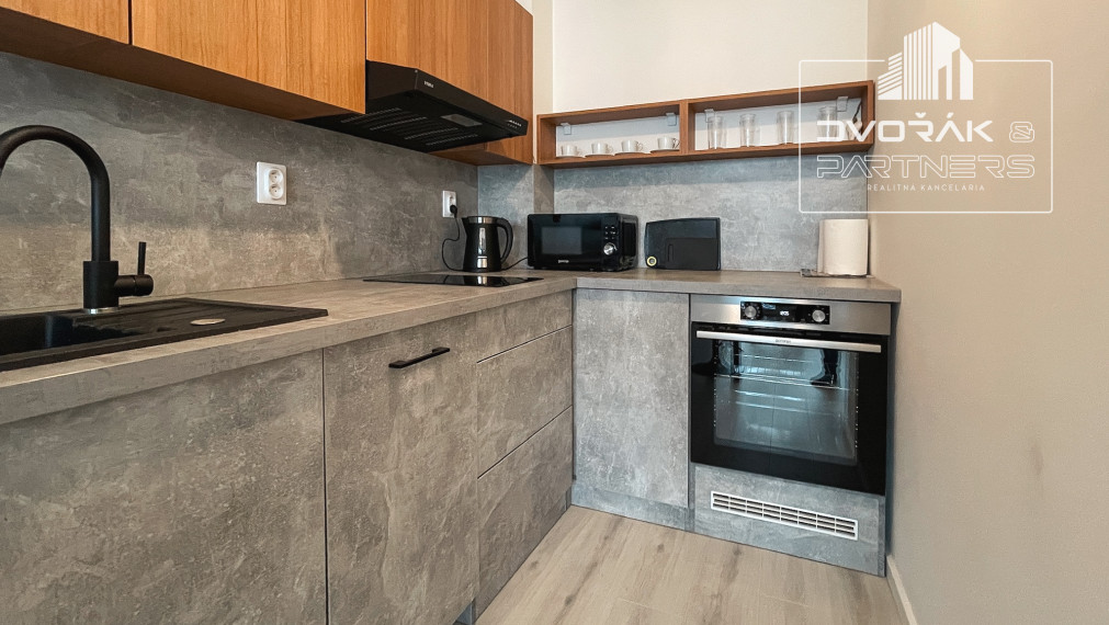 Exkluzívne! 1-izbový byt s veľkou loggiou v novostavbe Kasárne na prenájom