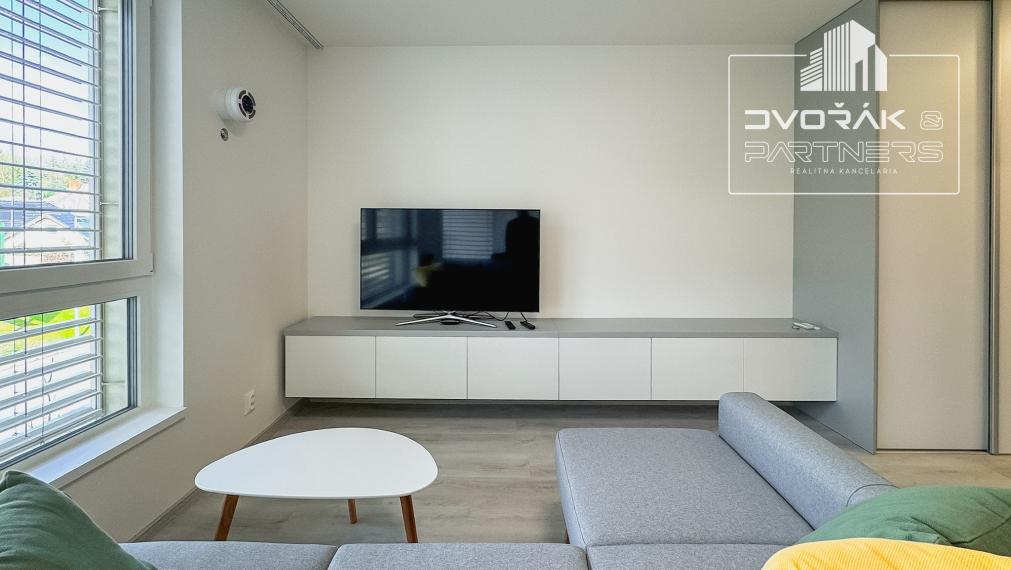 Moderný 2-izbový byt v novostavbe Viladom Hurbanova s parkovacím miestom v garáži na prenájom