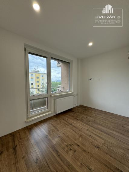 EXKLUZÍVNE!!! Kompletne zrekonštruovaný 1-izbový byt s 2 loggiami na Bakossovej ulici