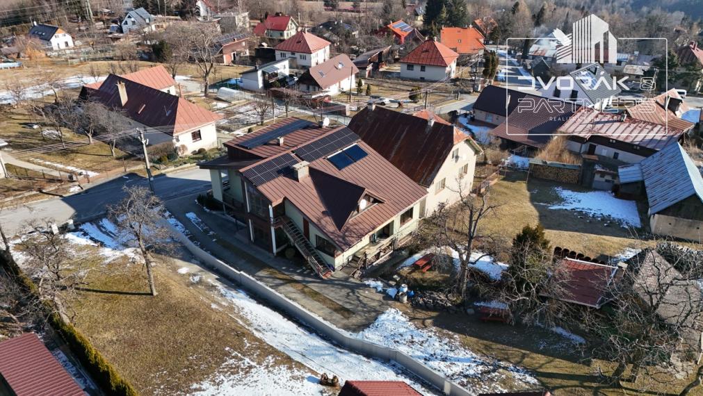 EXKLUZÍVNE!!! Rodinný dom s 2 bytovými jednotkami v obci Králiky na predaj