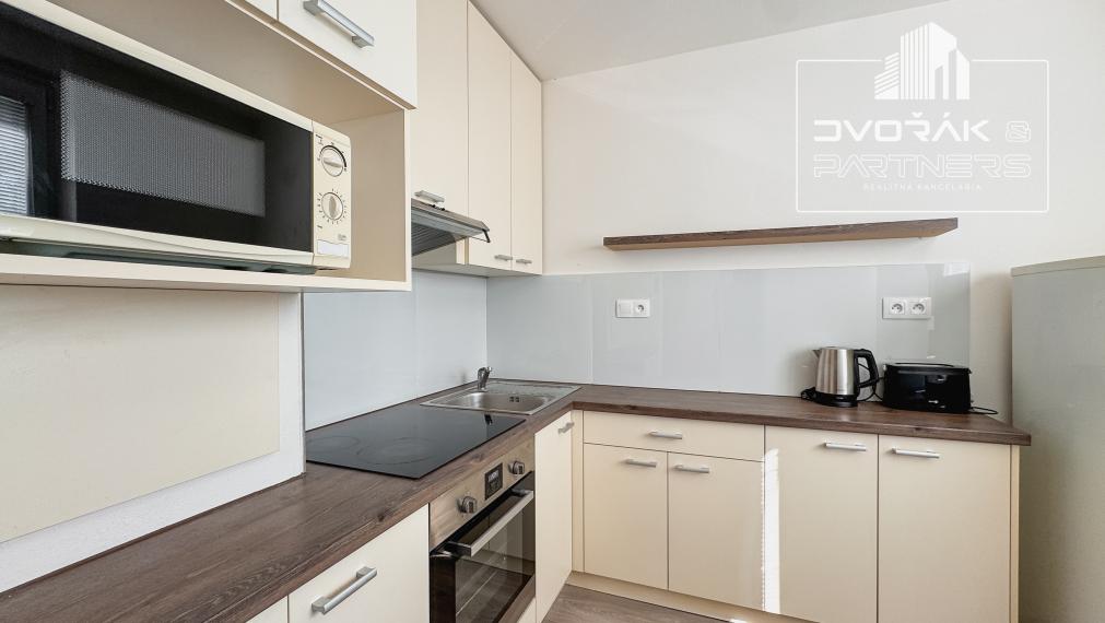 EXKLUZÍVNE!!!  1-izbový byt v Sásovej na prenájom