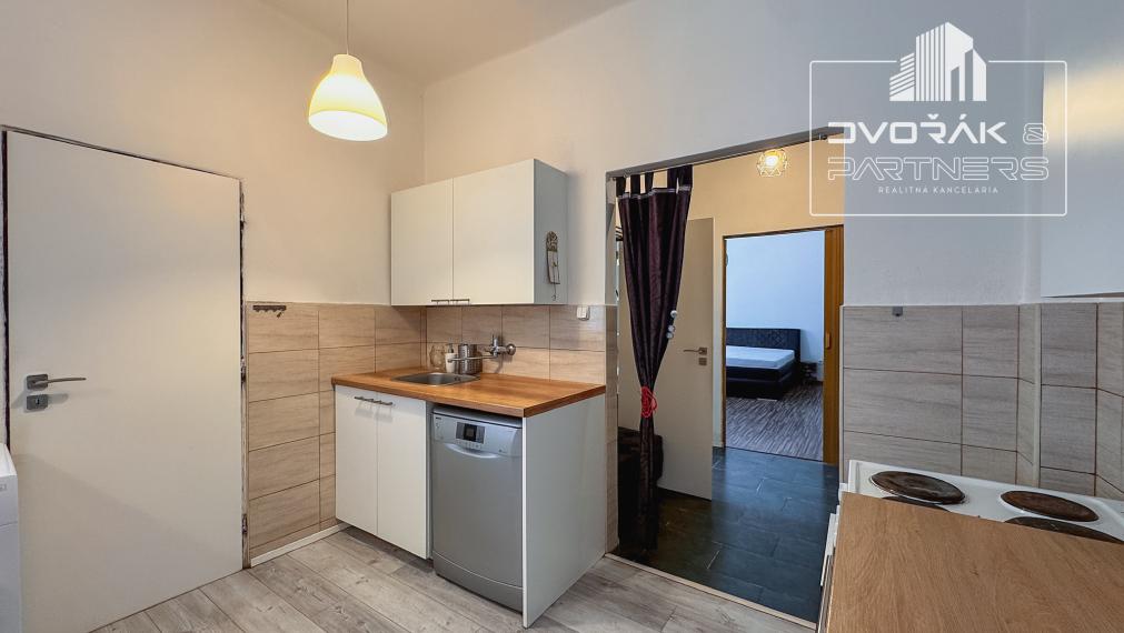 Exkluzívne! Čiastočne zrekonštruovaný 2-izbový byt v Harmanci na predaj