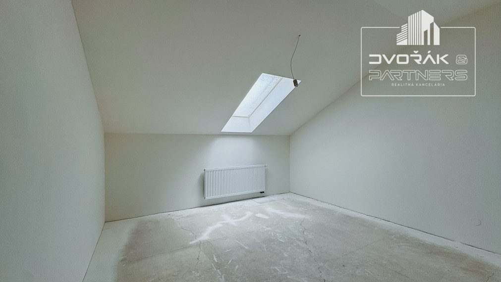 Byty na Hornej  - Podkrovný 3-izbový byt v centre Banskej Bystrice na predaj