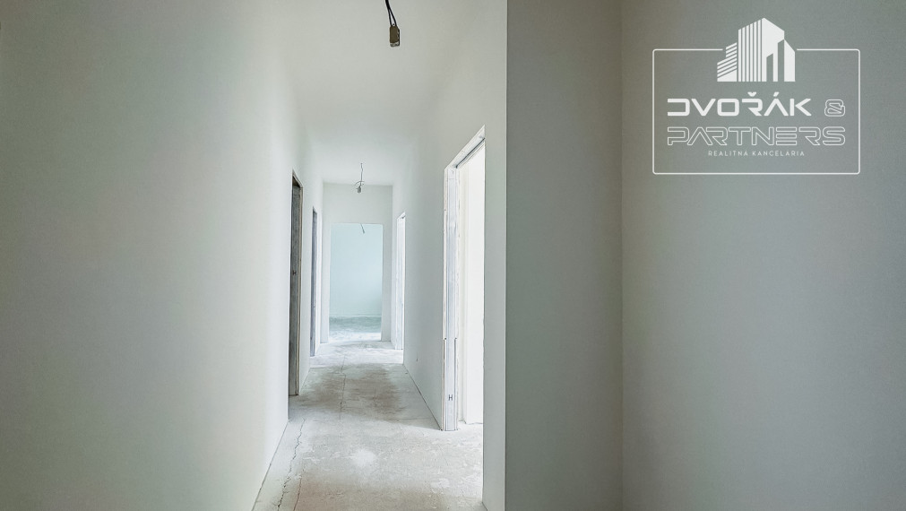 Byty na Hornej  - Podkrovný 3-izbový byt v centre Banskej Bystrice na predaj