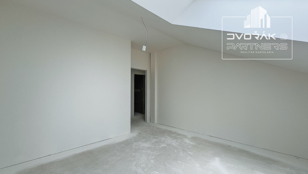 Byty na Hornej  - Podkrovný 3-izbový byt v centre Banskej Bystrice na predaj