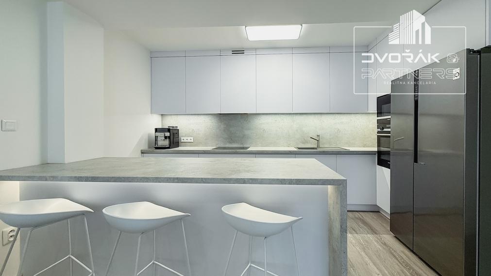 EXKLUZÍVNE!!! Moderný 3 izbový byt na Bakossovej ulici na predaj