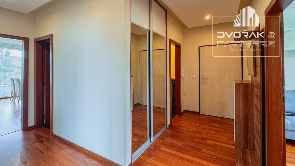 EXKLUZÍVNE!!! 3 izbový byt v centre mesta na Komenského ulici na predaj