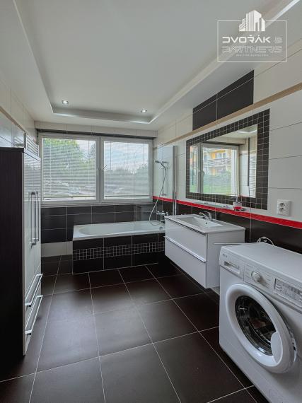 EXKLUZÍVNE!!! 3 izbový byt v centre mesta na Komenského ulici na predaj