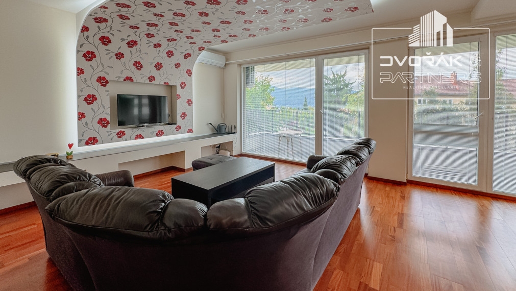 EXKLUZÍVNE!!! 3 izbový byt v centre mesta na Komenského ulici na predaj