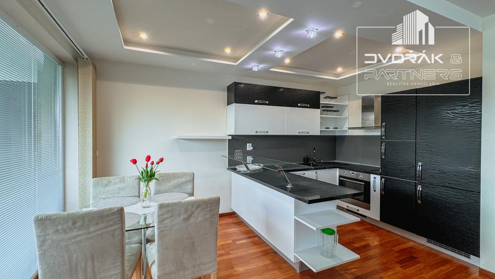 EXKLUZÍVNE!!! 3 izbový byt v centre mesta na Komenského ulici na predaj