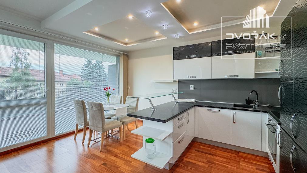 EXKLUZÍVNE!!! 3 izbový byt v centre mesta na Komenského ulici na predaj