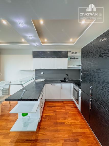 EXKLUZÍVNE!!! 3 izbový byt v centre mesta na Komenského ulici na predaj