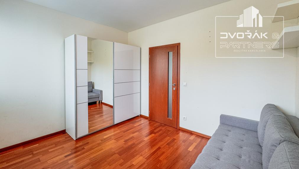 EXKLUZÍVNE!!! 3 izbový byt v centre mesta na Komenského ulici na predaj