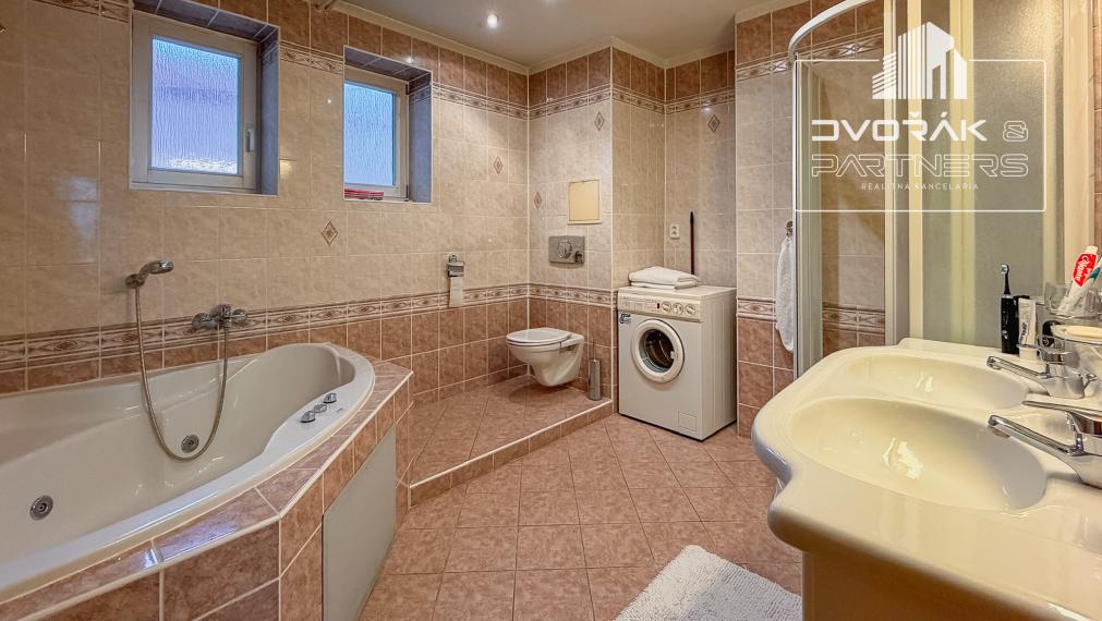 EXKLUZÍVNE!!! 4-izbový byt v centre mesta na Fortničke na predaj