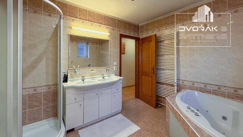 EXKLUZÍVNE!!! 4-izbový byt v centre mesta na Fortničke na predaj