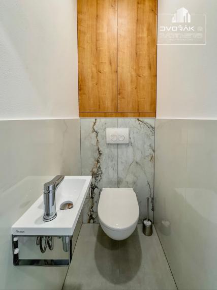 EXKLUZÍVNE!!! Veľký 1-izbový byt v priamom centre na prenájom