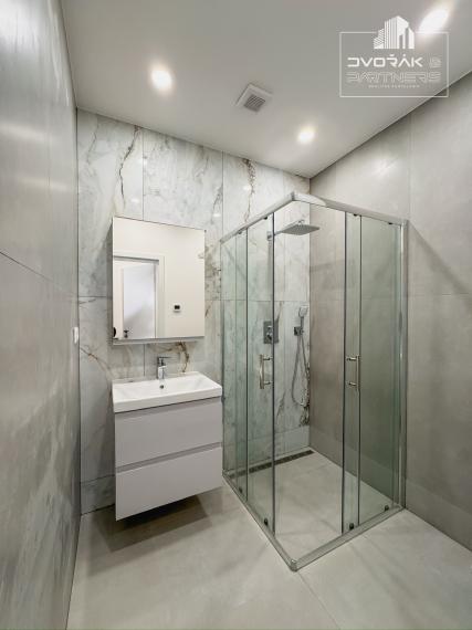 EXKLUZÍVNE!!! Veľký 1-izbový byt v priamom centre na prenájom