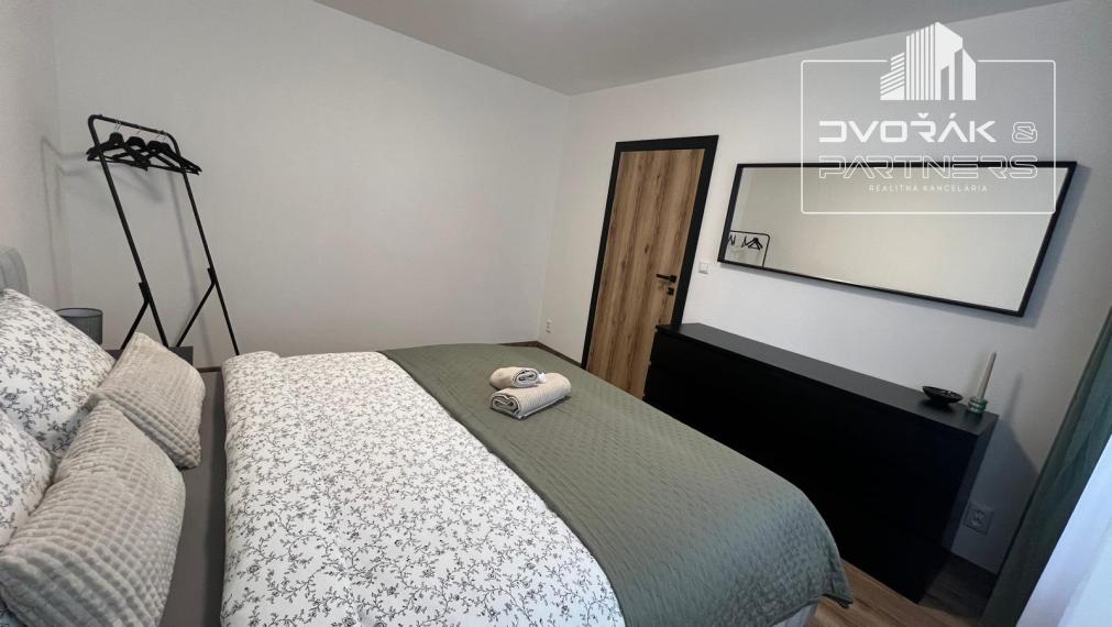 EXKLUZÍVNE!!! Kompletne zrekonštruovaný 2-izbový byt na Švermovej ulici