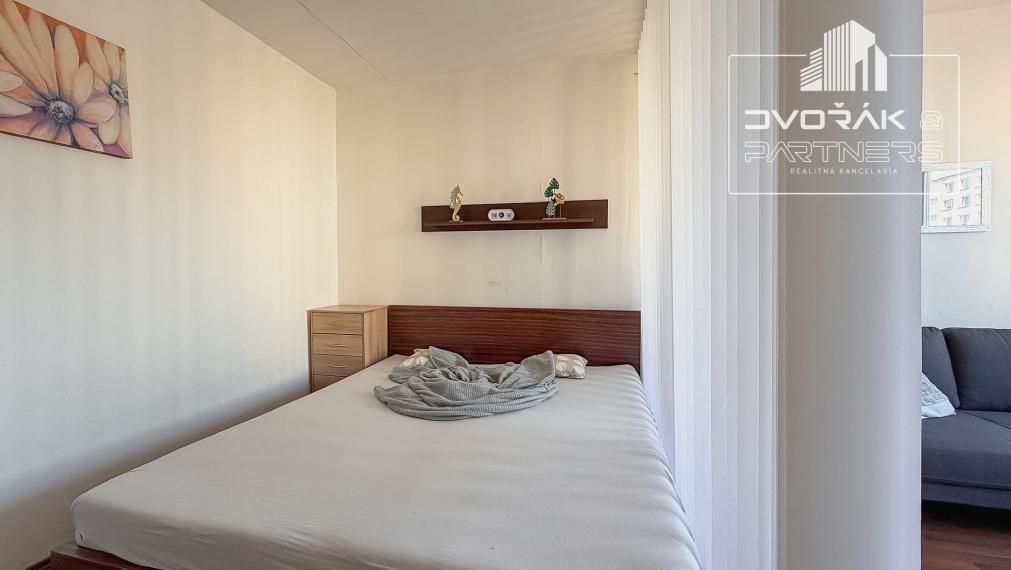 Exkluzívne!!! Veľký 1-izbový byt v lokalite Záhonok na predaj