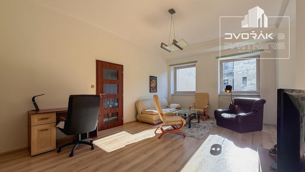 EXKLUZÍVNE!!! Veľký 2-izbový byt s parkovacím miestom na Kukučínovej ulici na prenájom