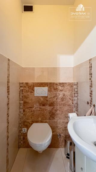 EXKLUZÍVNE!!! Veľký 2-izbový byt s parkovacím miestom na Kukučínovej ulici na prenájom