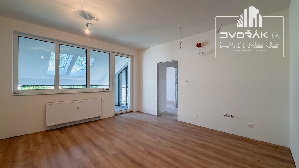 EXKLUZÍVNE!! Podkrovný 2-izbový byt v štandarde v centre Banskej Bystrice na predaj