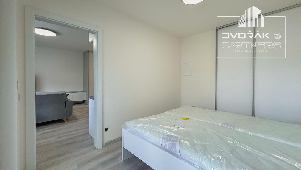 Moderný 2-izbový byt v novostavbe Viladom Hurbanova s parkovacím miestom v garáži na prenájom