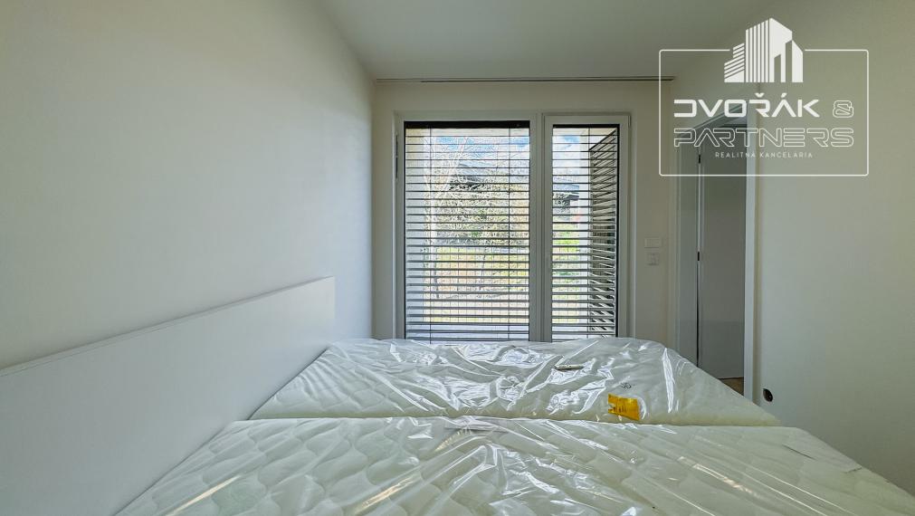 Moderný 2-izbový byt v novostavbe Viladom Hurbanova s parkovacím miestom v garáži na prenájom