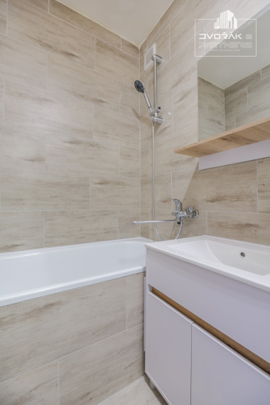 NA PRENÁJOM / Kompletne zariadený 2-izbový byt v širšom centre mesta