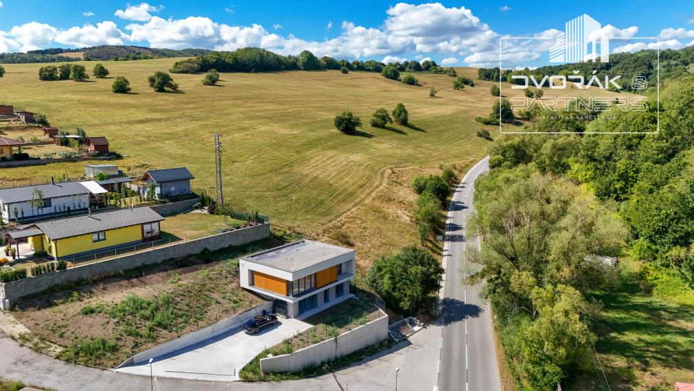 NA PREDAJ / Moderná novostavba rodinného domu 5 min. od Banskej Bystrice