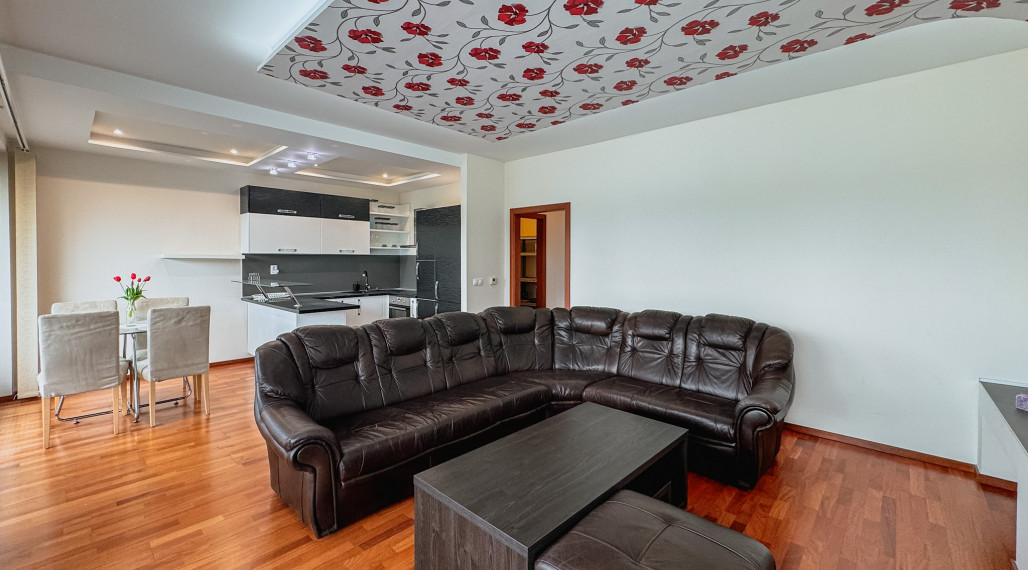 EXKLUZÍVNE!!! 3 izbový byt v centre mesta na Komenského ulici na predaj