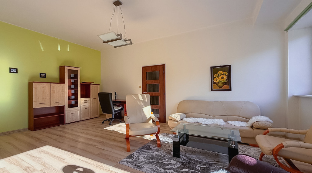 EXKLUZÍVNE!!! Veľký 2-izbový byt s parkovacím miestom na Kukučínovej ulici na prenájom