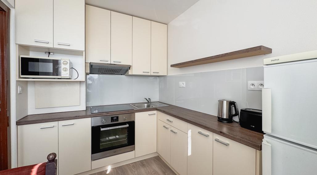 EXKLUZÍVNE!!!  1-izbový byt v Sásovej na prenájom