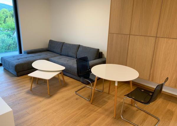 Moderný 2-izbový byt v novostavbe Viladom Tajovského s parkovacím miestom v garáži na prenájom