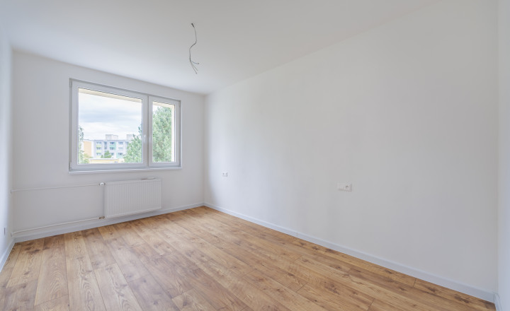 NA PREDAJ / Kompletne zrekonštruovaný 3-izbový byt typu VNKS - fotografia 4