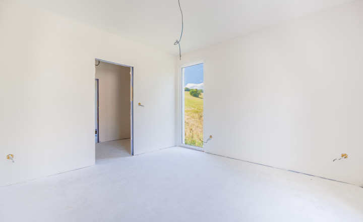 NA PREDAJ / Moderná novostavba rodinného domu 5 min. od Banskej Bystrice - fotografia 1