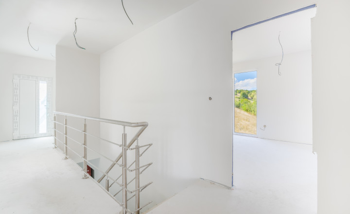 NA PREDAJ / Moderná novostavba rodinného domu 5 min. od Banskej Bystrice - fotografia 3
