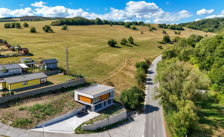 NA PREDAJ / Moderná novostavba rodinného domu 5 min. od Banskej Bystrice - fotografia 11