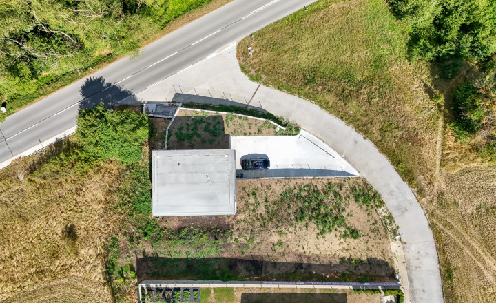 NA PREDAJ / Moderná novostavba rodinného domu 5 min. od Banskej Bystrice - fotografia 12