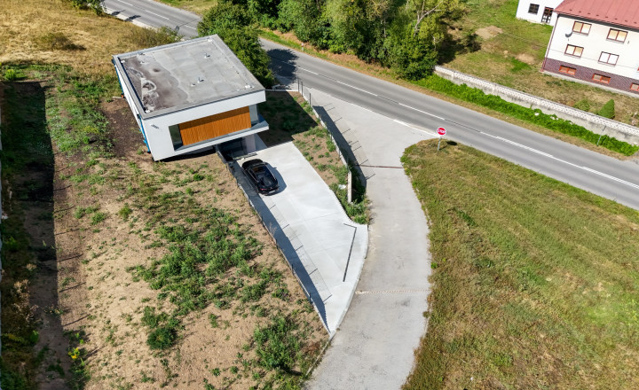 NA PREDAJ / Moderná novostavba rodinného domu 5 min. od Banskej Bystrice - fotografia 13