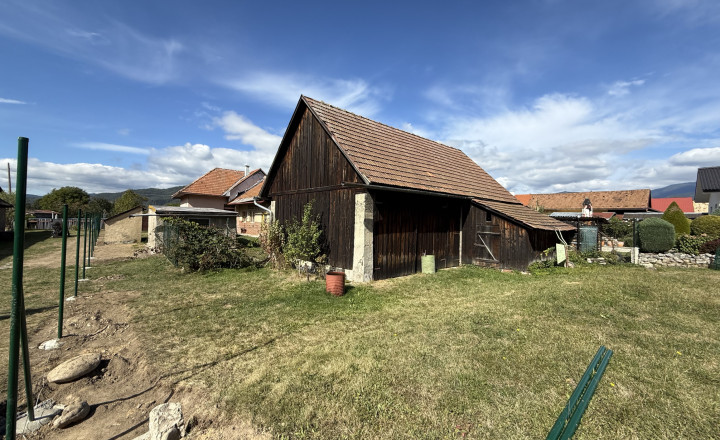NA PREDAJ / Rodinný dom v obci Predajná - fotografia 1