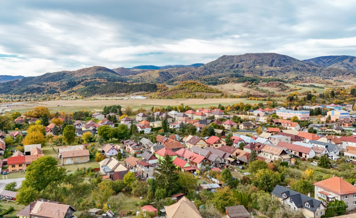 NA PREDAJ / Rodinný dom v obci Predajná - fotografia 16